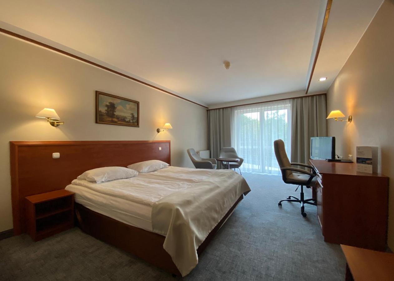 Hotel Ambasador Chojny Łódź Kültér fotó