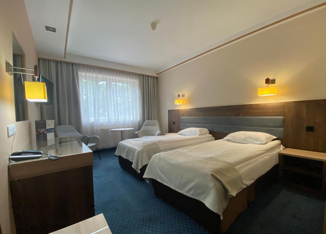 Hotel Ambasador Chojny Łódź Kültér fotó