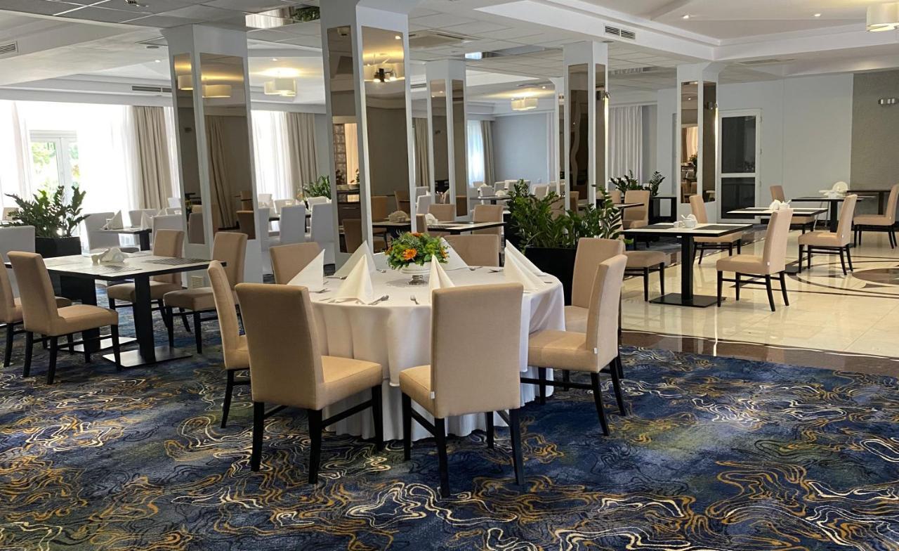 Hotel Ambasador Chojny Łódź Kültér fotó
