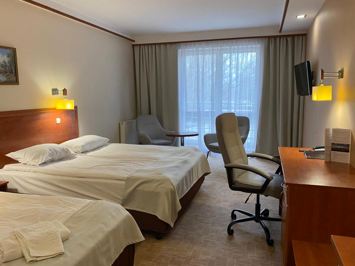 Hotel Ambasador Chojny Łódź Kültér fotó