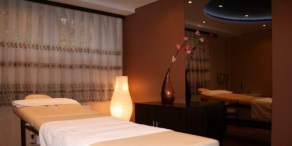 Hotel Ambasador Chojny Łódź Kültér fotó