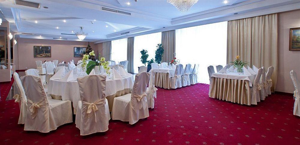 Hotel Ambasador Chojny Łódź Kültér fotó