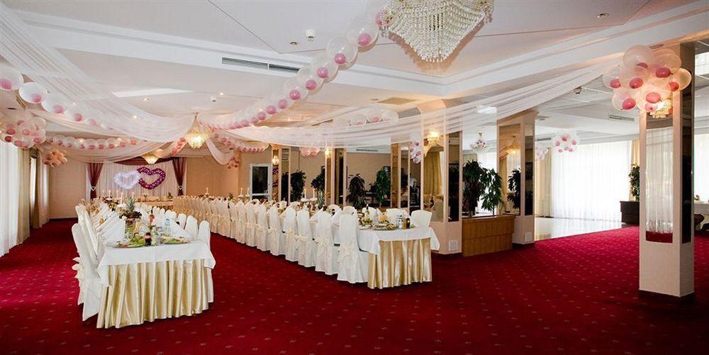 Hotel Ambasador Chojny Łódź Kültér fotó