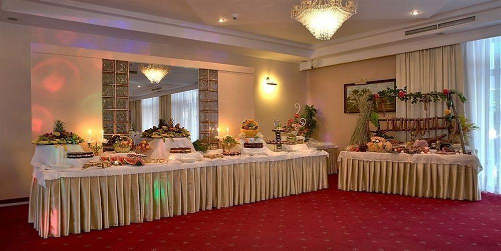Hotel Ambasador Chojny Łódź Kültér fotó