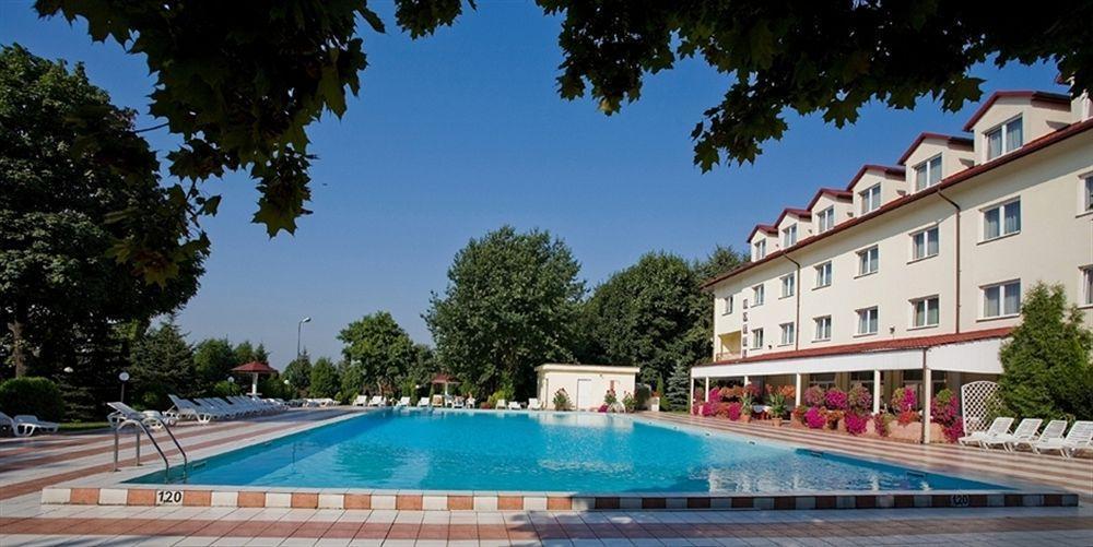 Hotel Ambasador Chojny Łódź Kültér fotó