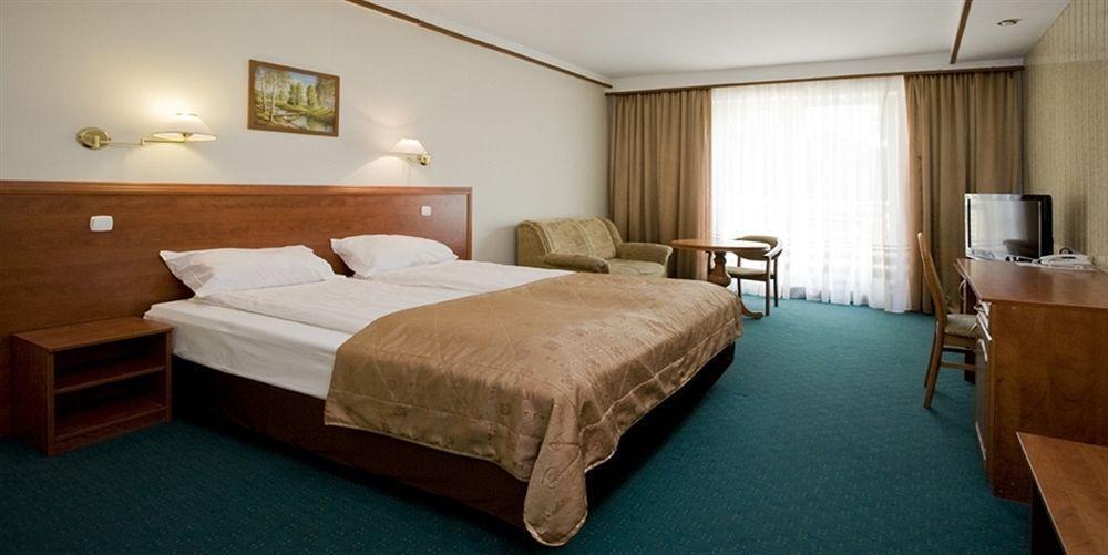 Hotel Ambasador Chojny Łódź Kültér fotó