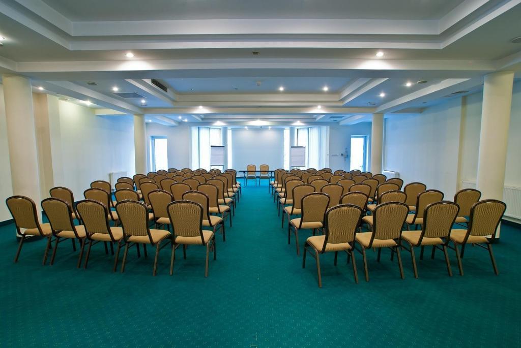 Hotel Ambasador Chojny Łódź Kültér fotó