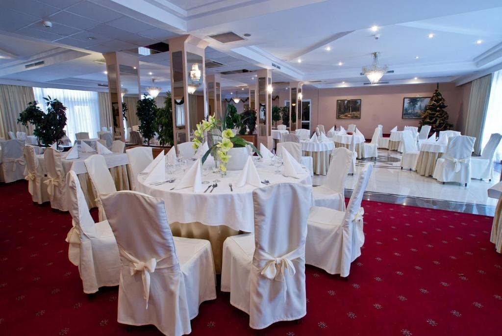 Hotel Ambasador Chojny Łódź Kültér fotó